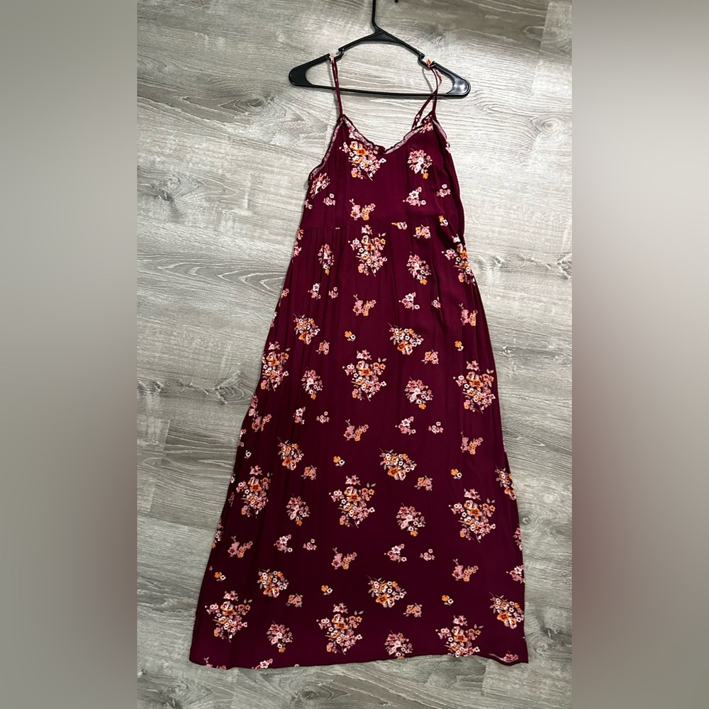 Maxi burgundy sleeveless dress. Size M